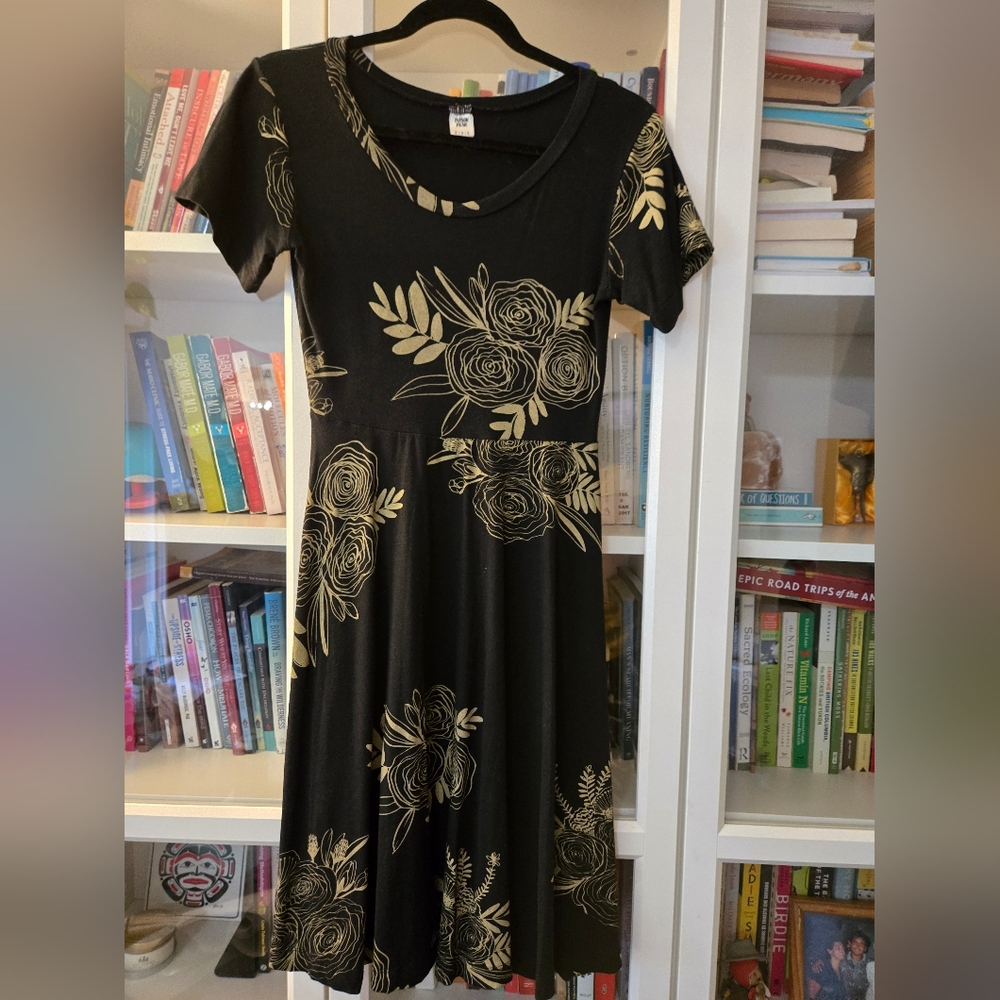 ✨️HOST PICK✨️ 🇨🇦 Handmade in Canada Fit & Flare Floral Dress by Poison Pear - Picture 5 of 9